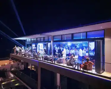 Royal Blue & Residences - 15