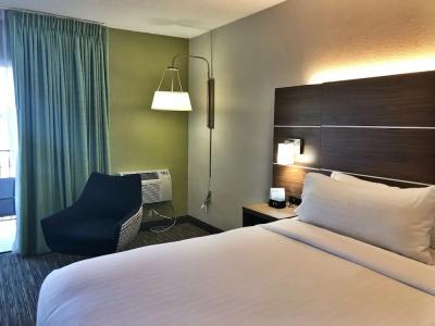 Holiday Inn Express - West, An Ihg - 3
