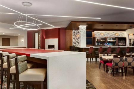 Doubletree by Hilton Airport, ON - 38