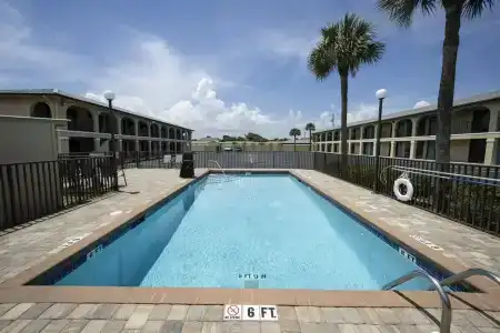 Ocean Breeze Inn - 13