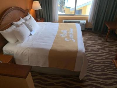 Days Inn & Suites by Wyndham - 22