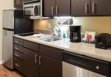 TownePlace Suites by Marriott West - 6