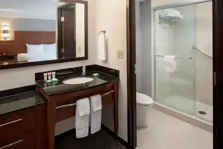 Hyatt Place North Shore - 35