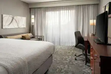 Courtyard by Marriott Phoenix - 34