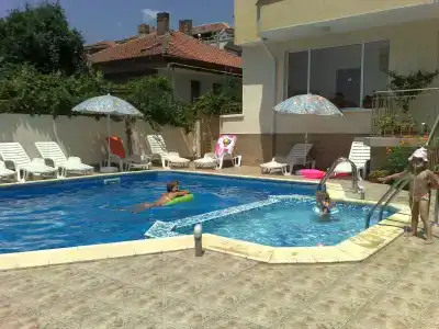 Larisa - 3