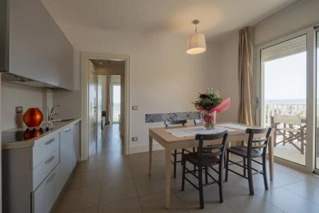Le Rose Suite - 185