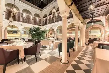Palacio Solecio, a Small Luxury of the World - 25