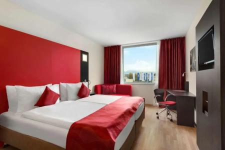 Ramada Encore by Wyndham Geneva - 26