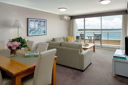 Rydges - 84