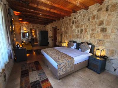 Acropolis Cave Suite - 64