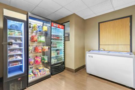 Comfort Suites West - 11