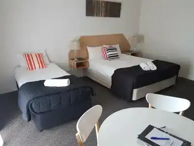 Outrigger Burleigh - 37