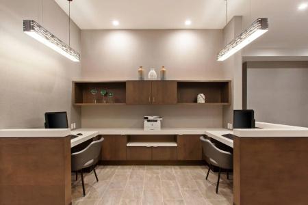 SpringHill Suites by Marriott Orange County - 19
