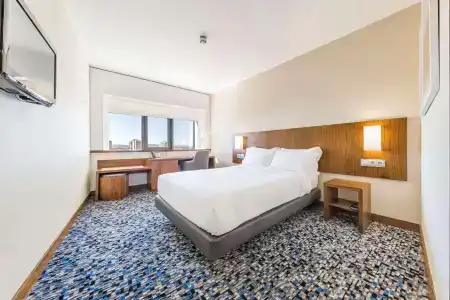 Ramada by Wyndham Lisbon - 5