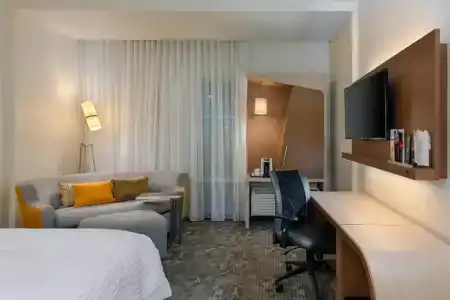 Courtyard by Marriott Savannah Airport - 28