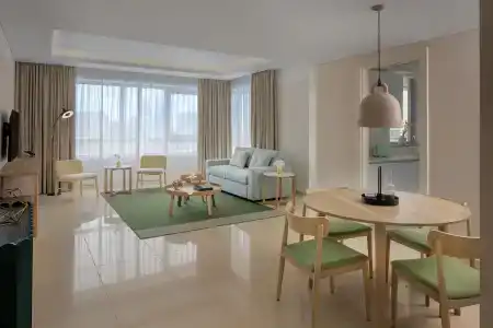 Staybridge Suites Dubai Internet City, an IHG - 9
