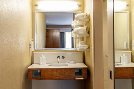 Hampton Inn Charleston-Daniel Island - 35
