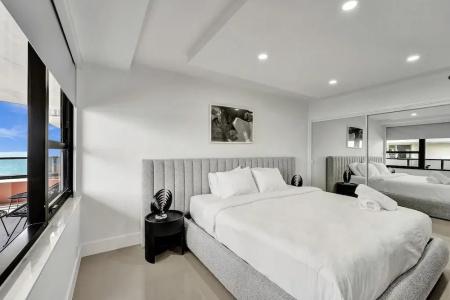 The Alexander All Suites - 418