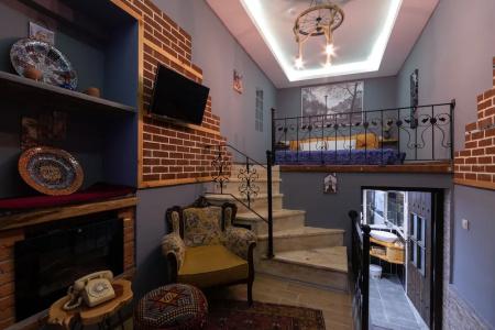 Vintage Cave House - 17