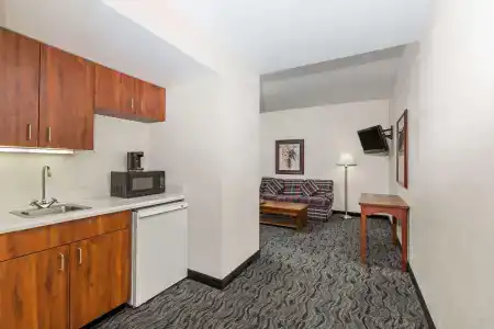 Baymont by Wyndham Airport - 25