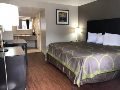 Super 8 by Wyndham Pearl District Downtown - 33