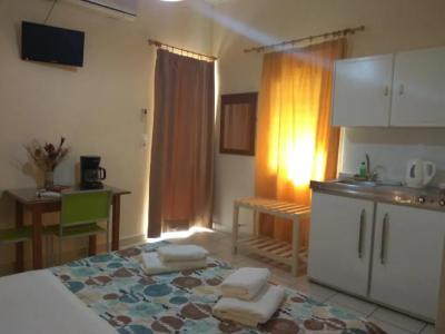 Nicolas Studios & - 43