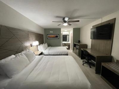 Quality Inn & Suites Airport - Cruise Port Hollywood - 2
