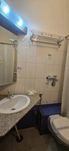Cross Roads Inn - 16