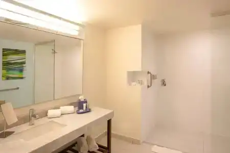 Courtyard by Marriott Queretaro - 34