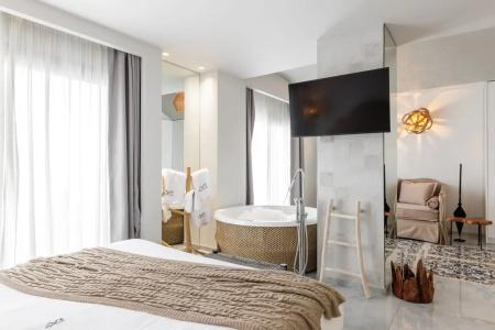 Blue Carpet Luxury Suites - 275