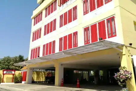 Lertnimit Boutique - 0