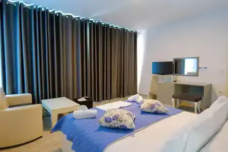 Oceanic Overview Suites - 90