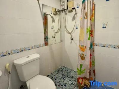 Ananas Phuket Central Hostel - 33