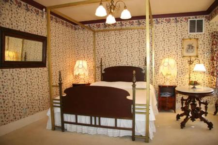 Martine Inn - 95
