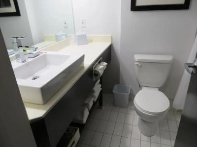 Four Points by Sheraton & Suites West - 27