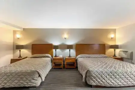 Breeze Inn - 76