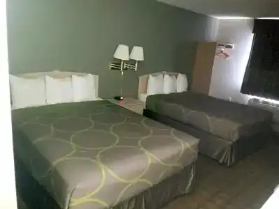 Super 8 by Wyndham West/Coors Blvd - 68