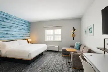TownePlace Suites by Marriott - 32