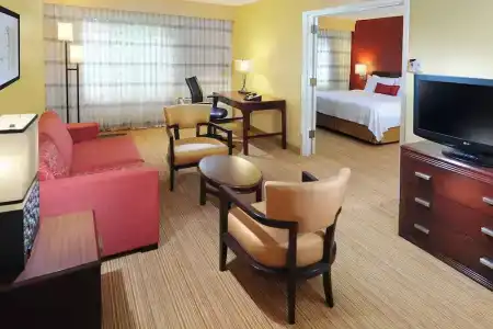 Courtyard by Marriott Houston Hobby Airport - 25