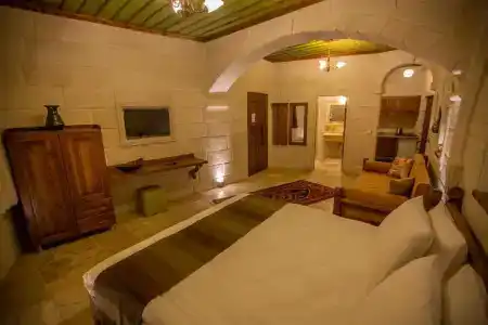 Zara Cave - 2