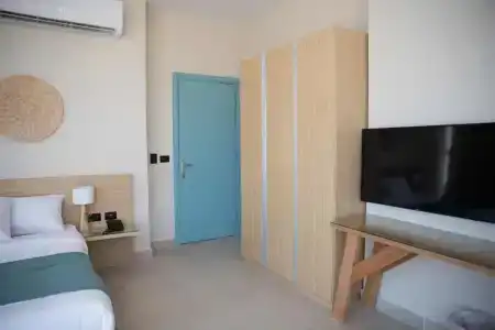 Redcon Suites - 353