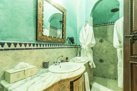 Riad Nasreen - 44