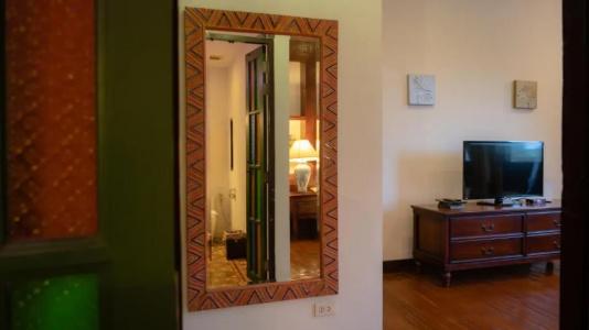 Cheva Gallery Boutique - 162