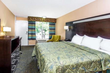 Days Inn by Wyndham Fort Lauderdale Airport Cruise Port - 14