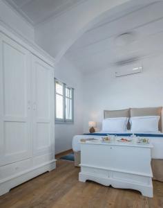 Four Seasons Hydra Luxury Suites - 66