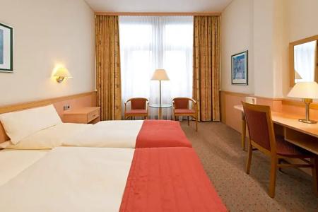Steglitz International - 24