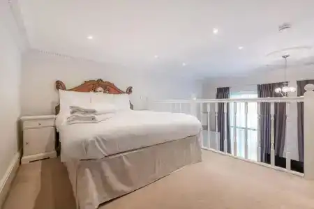 Queensgate Court - 334