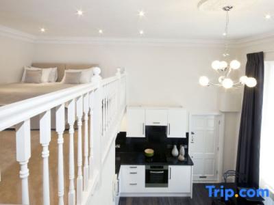 Queensgate Court - 304