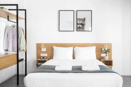 Melo Athens - 120