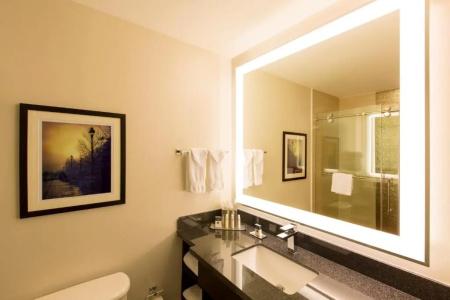 DoubleTree by Hilton Historic Savannah - 45